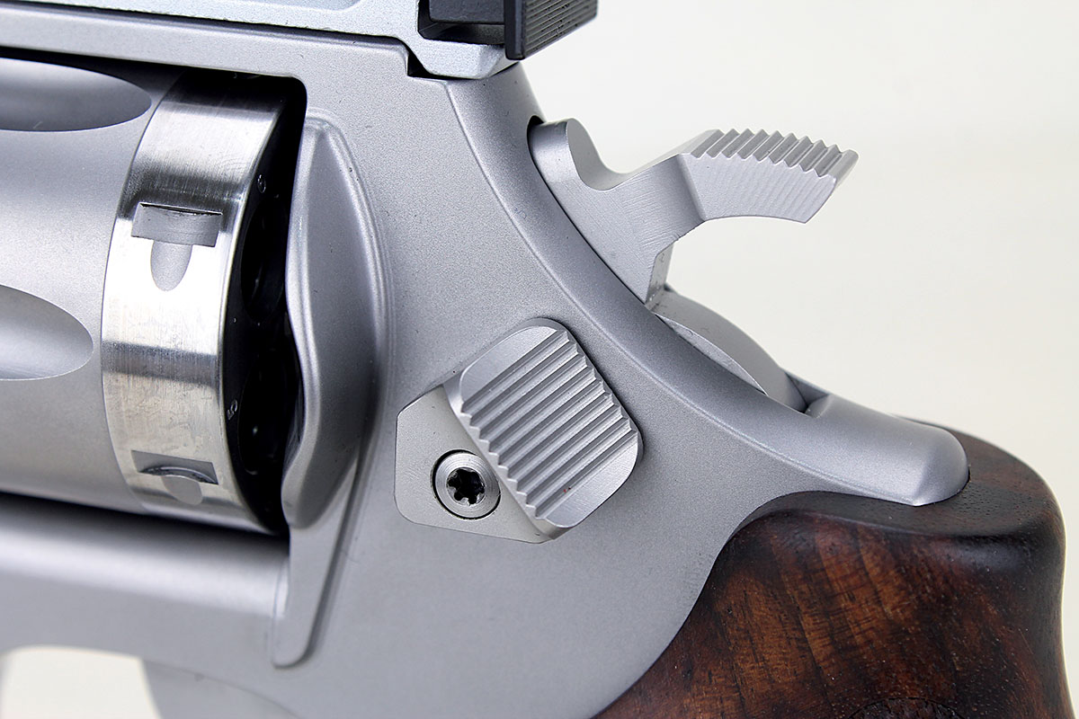 The most ergonomic bolt (cylinder latch) thumbpiece ever to grace a production revolver, the Spohr’s thumbpiece is wide, serrated and angled for competition shooting. The hammer spur, too, is deeply serrated.